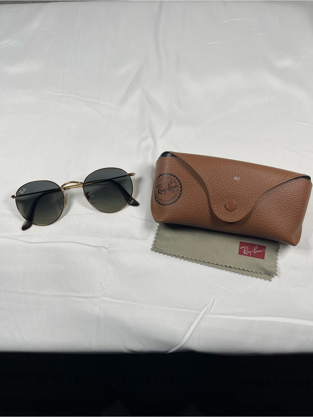 Ray-Ban Round Metal Sunglasses Gold Frame with Dark Lenses